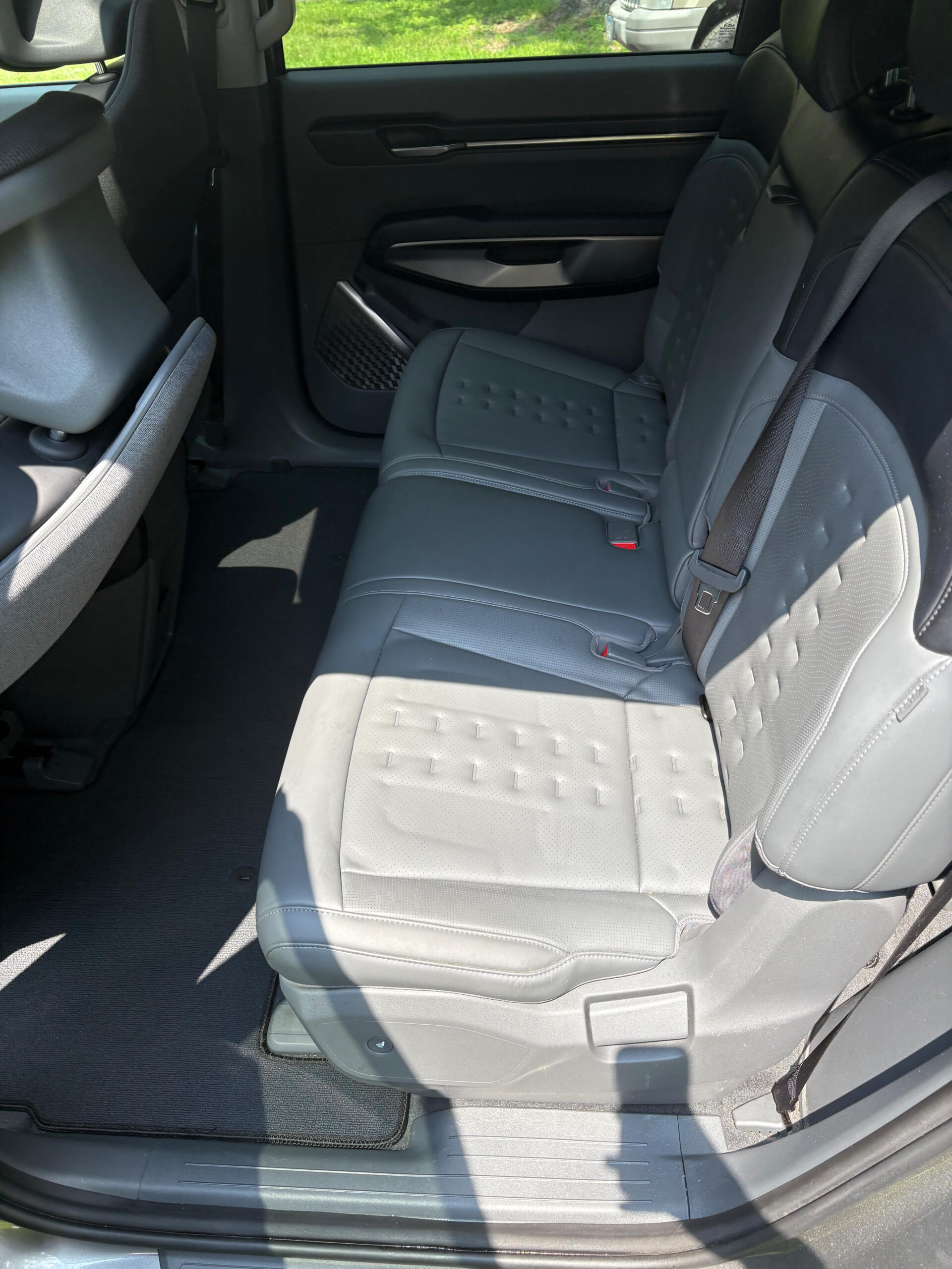 This SUV hadn’t been deep-cleaned in 2 years — now it looks fresh off the lot.